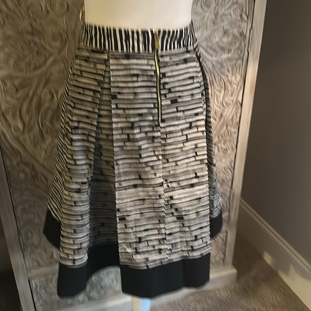 Vince Camuto skirt - Picture 2 of 4